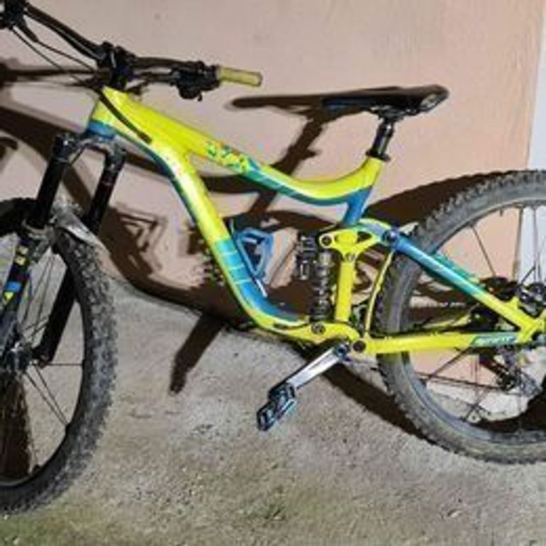 Used Giant Reign 27.5 2 2016 2016 Mountainbike, Blu — image 1 of 15