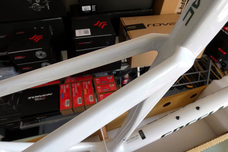 Used Specialized Tarmac SL7 Frameset 2022 2022 Road & Gravel, White — image 19 of 33