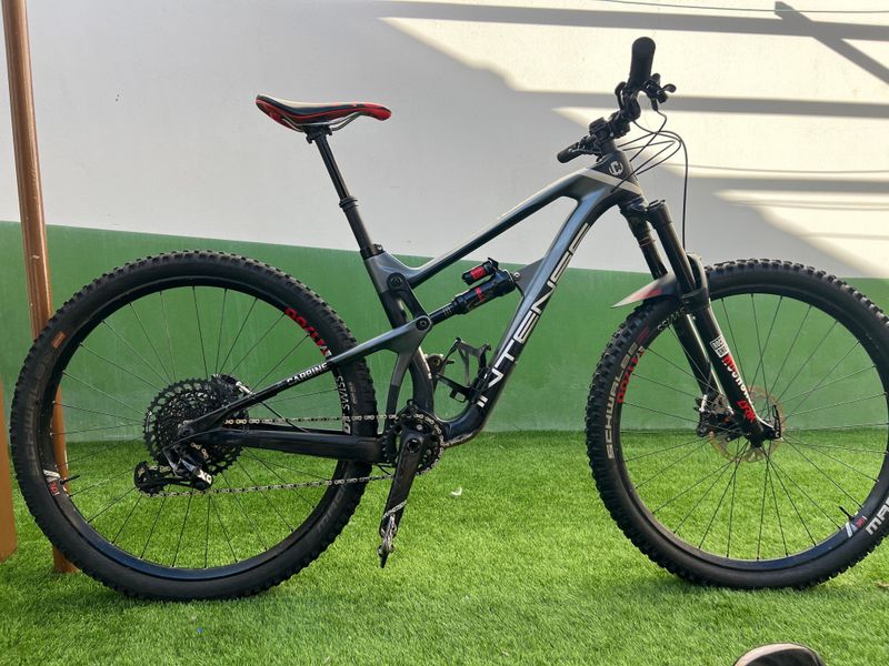 Intense CARBINE PRO 2019 2019 Mountainbike usato, Nero — immagine 1 di 4