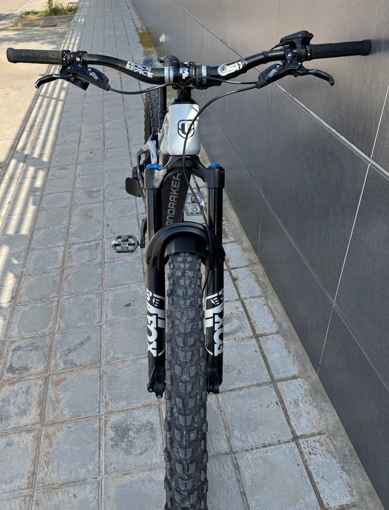 Mondraker Crafty SRAM GX Eagle AXS 2022 Mountainbike de segunda mano, Gris claro — imagen 5 de 8