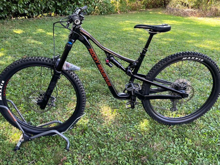 Used Rocky Mountain Altitude Alloy 50 2021 2021 Mountainbike, Black, 27.5, 29 — image 1 of 8