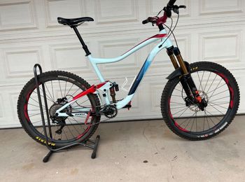 Used Giant Trance 3 2019 2019 Mountainbike, White, 27.5 — image 1 of 11