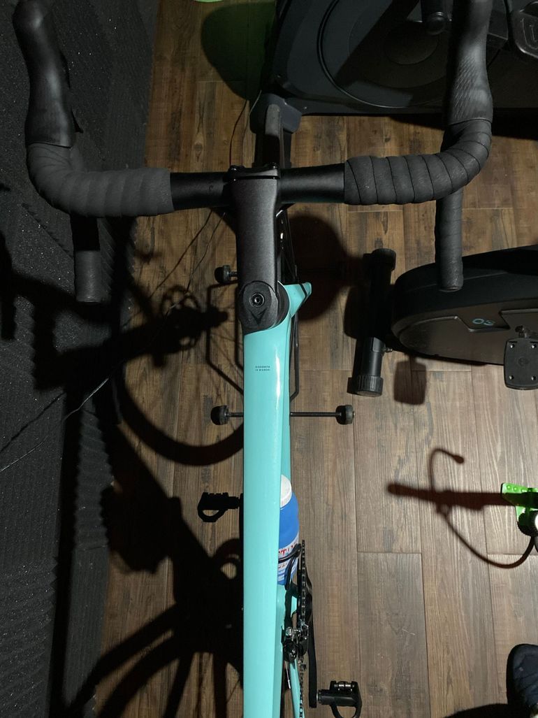 Used Bianchi Sprint - 105 Di2 2024 Road & Gravel, Blue — image 3 of 7