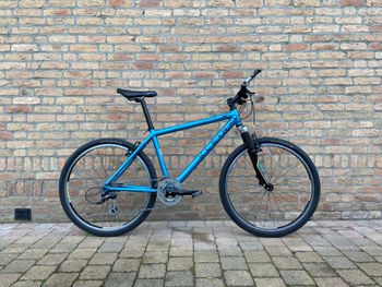 Used Trek Attitude 2002 Mountainbike, Blue — image 1 of 7