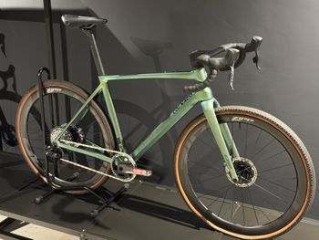 Used Colnago C68 GRAVEL MIS TELAIO 510 2024 Road & Gravel, Green — image 2 of 6