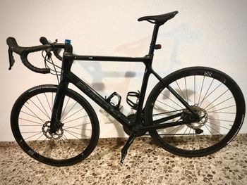 Used Bianchi Infinito XE 105 2023 2023 Road & Gravel, Negro — image 2 of 6