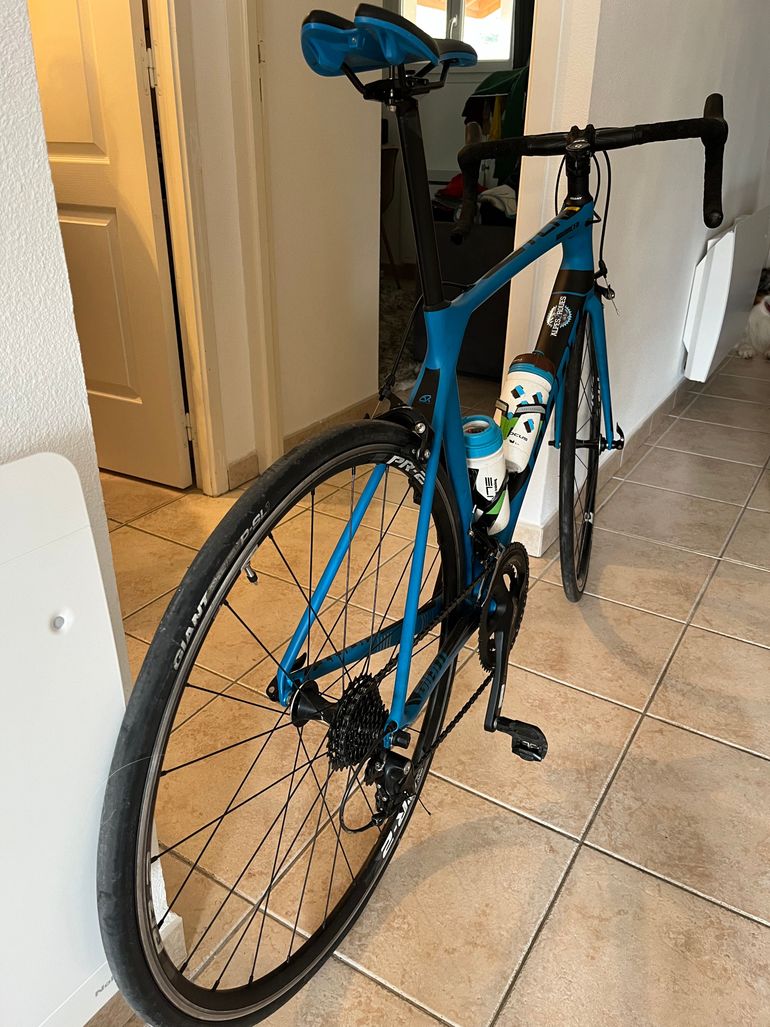 Used Giant TCR Advanced 2 2017 2017 Road & Gravel — image 1 of 4
