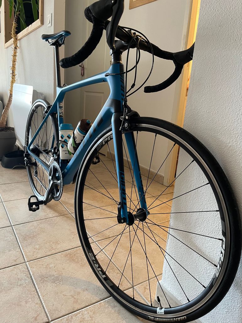 Used Giant TCR Advanced 2 2017 2017 Road & Gravel — image 3 of 4