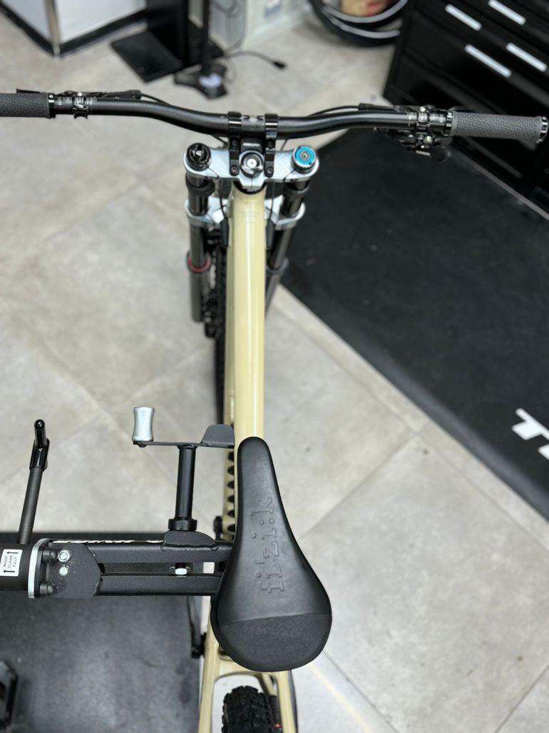 Used Commencal FURIOUS RIDE 2021 2021 Mountainbike, Black, 27.5 — image 9 of 12