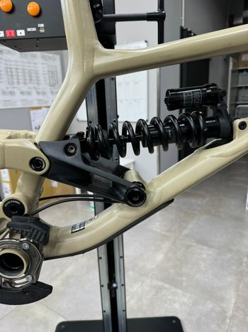 Used Commencal FURIOUS RIDE 2021 2021 Mountainbike, Black, 27.5 — image 3 of 12