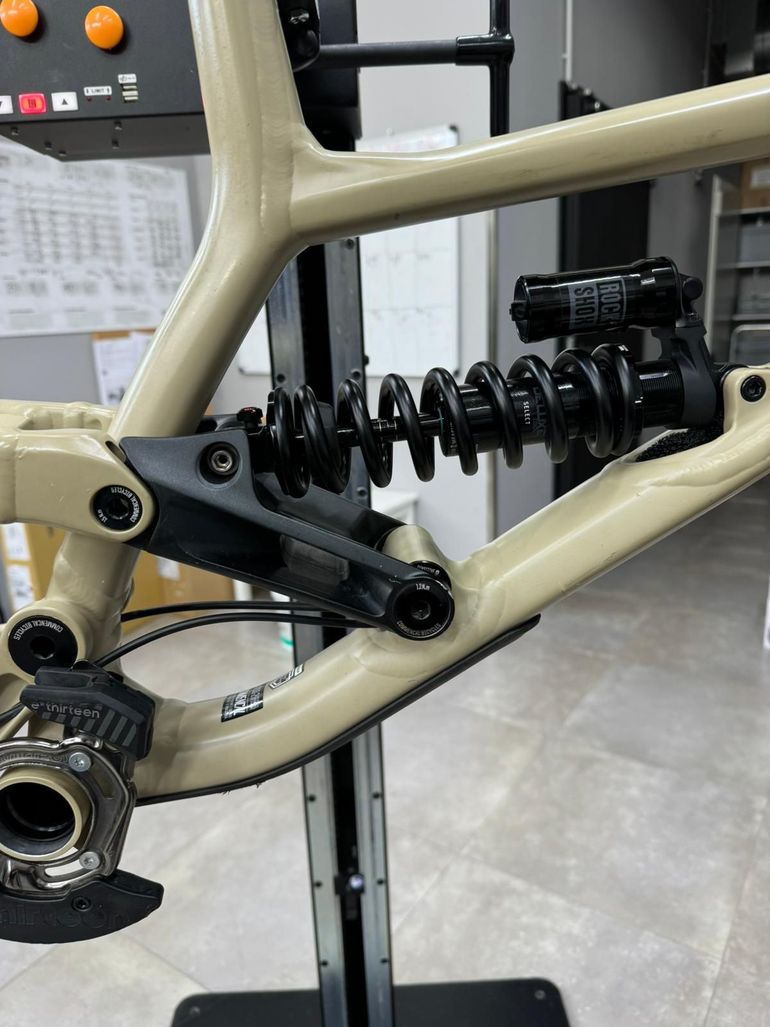 Used Commencal FURIOUS RIDE 2021 2021 Mountainbike, Black, 27.5 — image 3 of 12