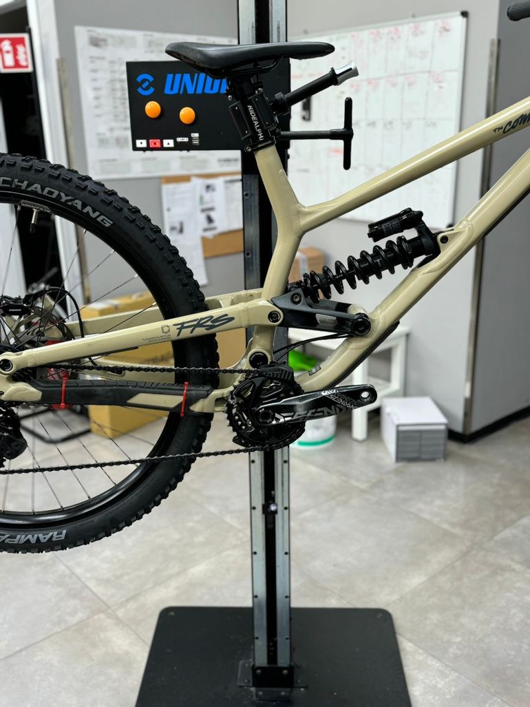 Used Commencal FURIOUS RIDE 2021 2021 Mountainbike, Black, 27.5 — image 2 of 12