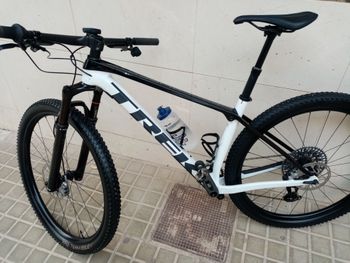 Used Trek Procaliber 9.7 AXS ML 2024 2024 Mountainbike, White — image 7 of 7