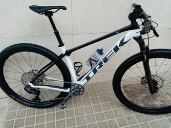 Used Trek Procaliber 9.7 AXS ML 2024 2024 Mountainbike, White — image 1 of 7