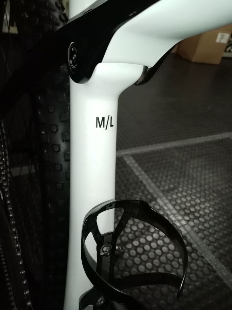 Used Trek Procaliber 9.7 AXS ML 2024 2024 Mountainbike, White — image 2 of 7