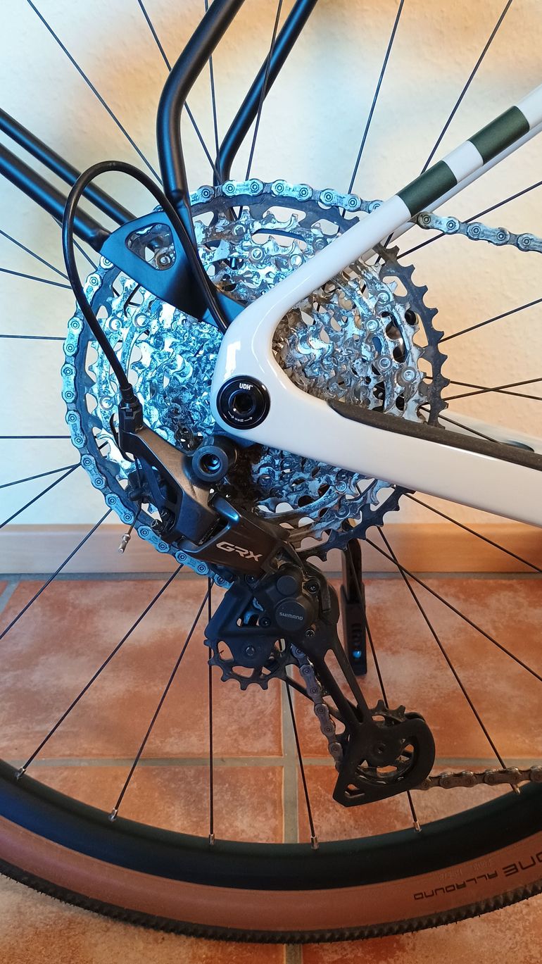 Used CUBE NUROAD HYBRID C:62 RACE FE 400X 2025 Road & Gravel, White — image 10 of 12