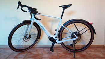 Used CUBE NUROAD HYBRID C:62 RACE FE 400X 2025 Road & Gravel, White — image 1 of 12