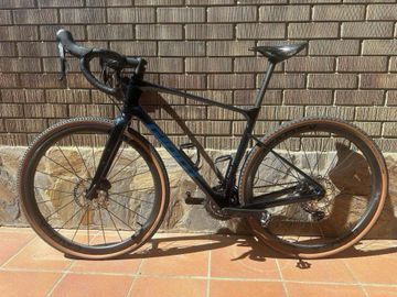 Used Giant Revolt Advanced 2 2024 2024 Road & Gravel, Blue — image 1 of 8