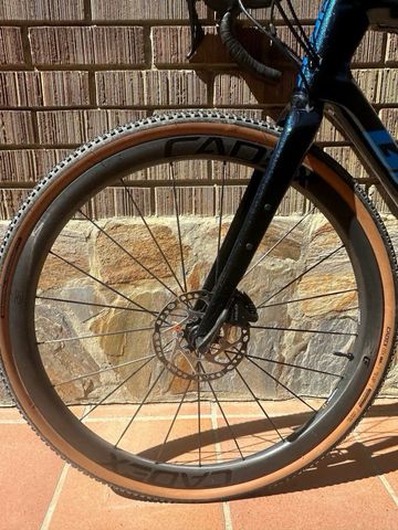 Used Giant Revolt Advanced 2 2024 2024 Road & Gravel, Blue — image 3 of 8