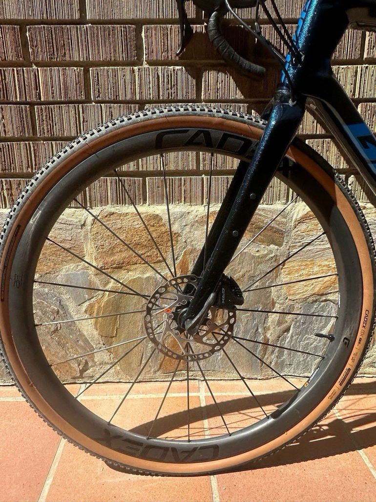 Used Giant Revolt Advanced 2 2024 2024 Road & Gravel, Blue — image 3 of 8