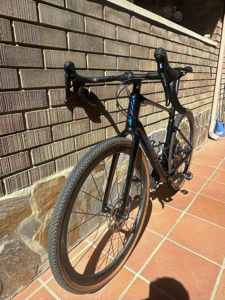 Used Giant Revolt Advanced 2 2024 2024 Road & Gravel, Blue — image 2 of 8