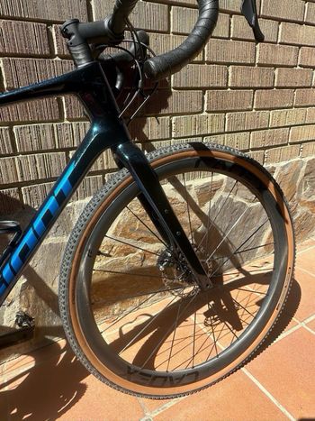 Used Giant Revolt Advanced 2 2024 2024 Road & Gravel, Blue — image 7 of 8