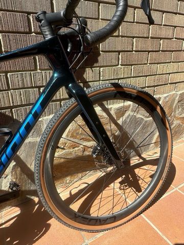 Used Giant Revolt Advanced 2 2024 2024 Road & Gravel, Blue — image 7 of 8