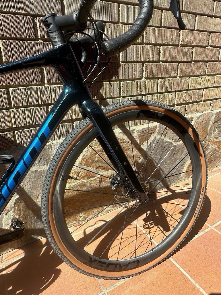 Used Giant Revolt Advanced 2 2024 2024 Road & Gravel, Blue — image 7 of 8