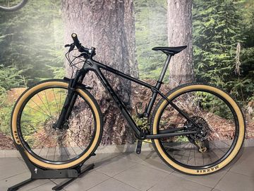 Used Trek Procaliber 9.8 SL 2017 2017 Mountainbike, Black, 27.5, 29 — image 7 of 8
