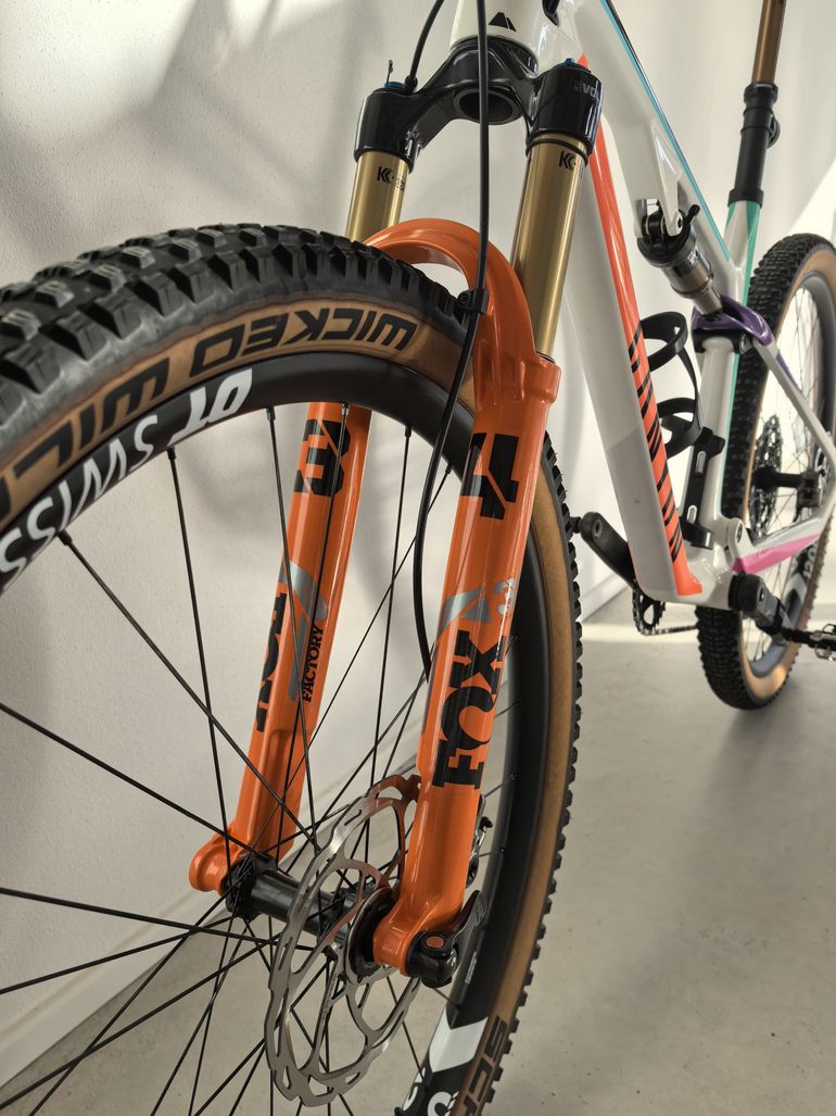 Used Canyon Lux Trail CF 9 Emily Batty 2023 2023 Mountainbike, White, 29 — image 4 of 15