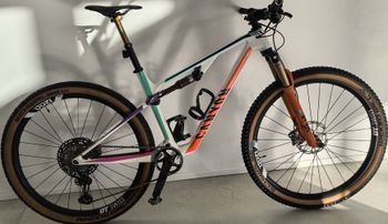 Used Canyon Lux Trail CF 9 Emily Batty 2023 2023 Mountainbike, White, 29 — image 2 of 15