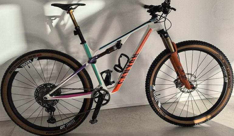 Used Canyon Lux Trail CF 9 Emily Batty 2023 2023 Mountainbike, White, 29 — image 2 of 15