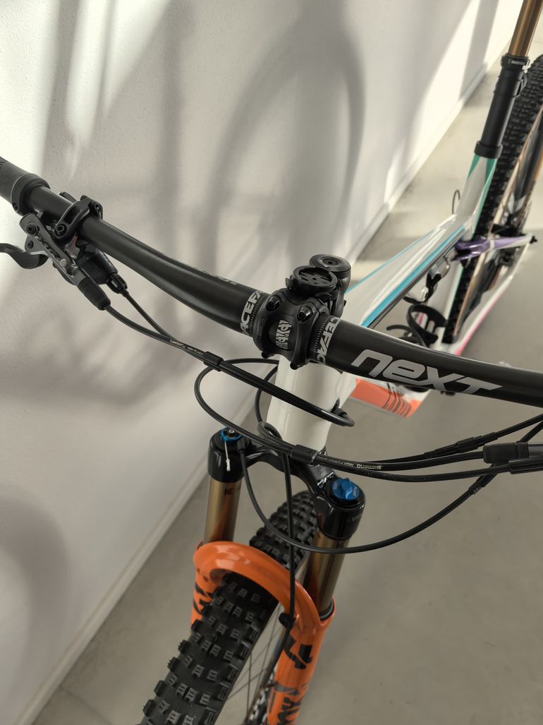 Used Canyon Lux Trail CF 9 Emily Batty 2023 2023 Mountainbike, White, 29 — image 15 of 15