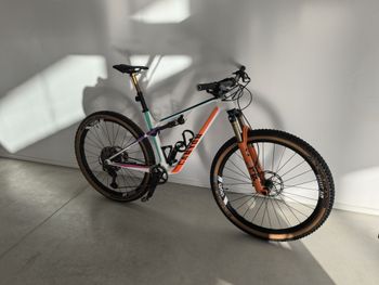 Used Canyon Lux Trail CF 9 Emily Batty 2023 2023 Mountainbike, White, 29 — image 3 of 15