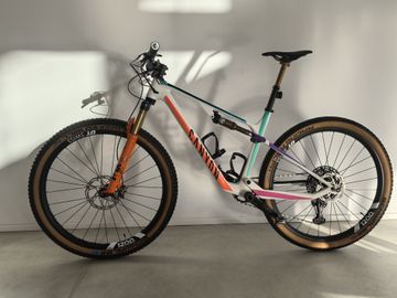 Canyon Lux Trail CF 9 Emily Batty 2023 2023 MTB usato