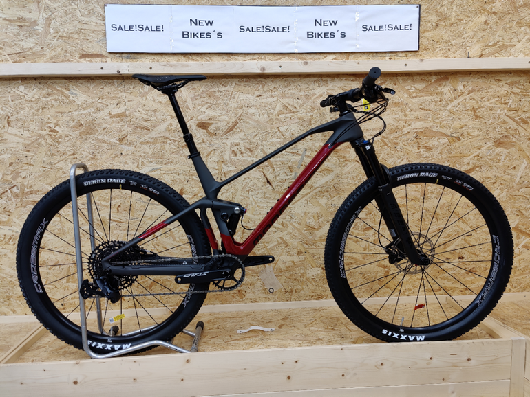 Used Mondraker F-PODIUM CARBON DC 2022 Mountainbike, Red — image 1 of 7