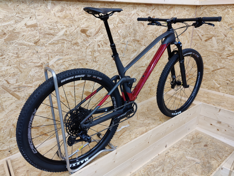 Used Mondraker F-PODIUM CARBON DC 2022 Mountainbike, Red — image 3 of 7