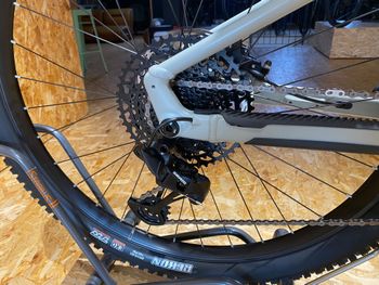 Gebrauchtes Mondraker Chaser 2025 Mountainbike, Weiß — Bild 5 von 5