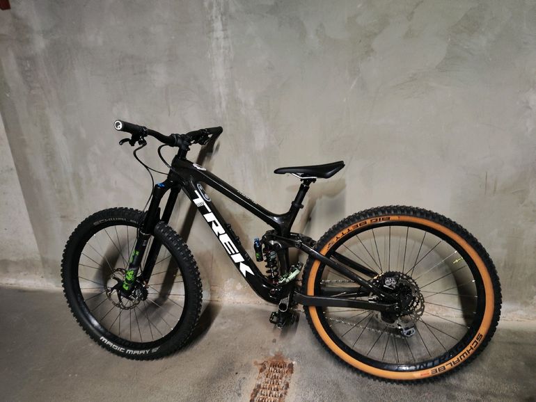 Used Trek Slash 9.7 2020 2020 Mountainbike, Black, 29 — image 4 of 10