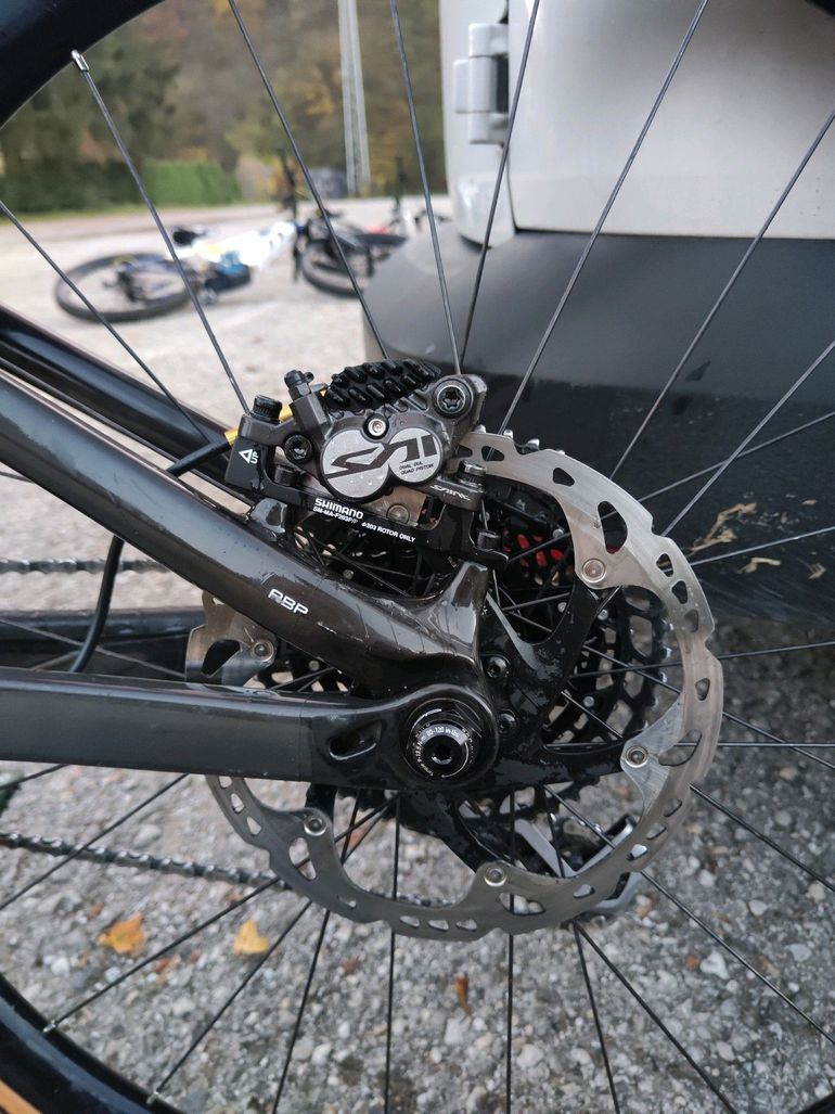 Used Trek Slash 9.7 2020 2020 Mountainbike, Black, 29 — image 8 of 10