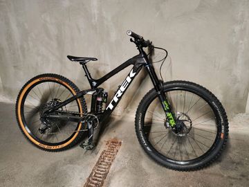 Used Trek Slash 9.7 2020 2020 Mountainbike, Black, 29 — image 1 of 10