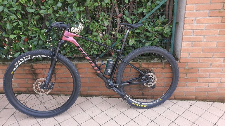 Giant XTC Advanced 1 used in M buycycle UK