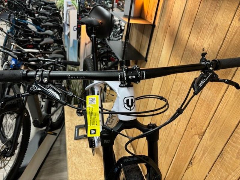 Použité Mondraker CHRONO CARBON 2022 2022 Mountainbike — obrázek 4 z 8