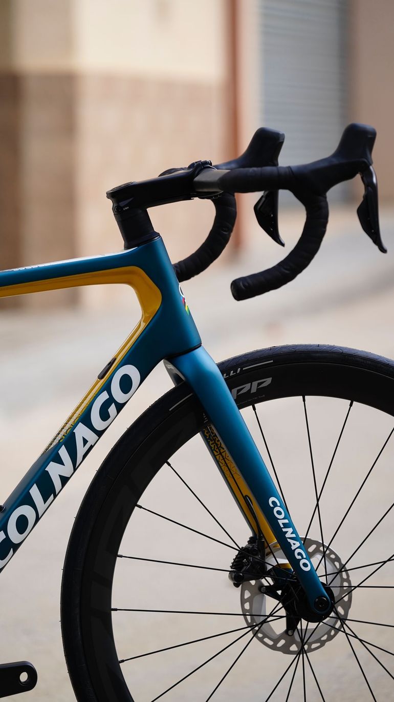 Used Colnago Ultegra Di2 2023 Road & Gravel, Black — image 2 of 3