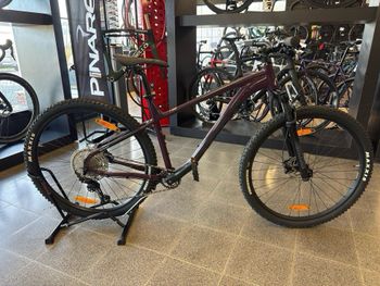 Used Kona Mahuna 2023 2023 Mountainbike, Purple, 29 — image 1 of 3