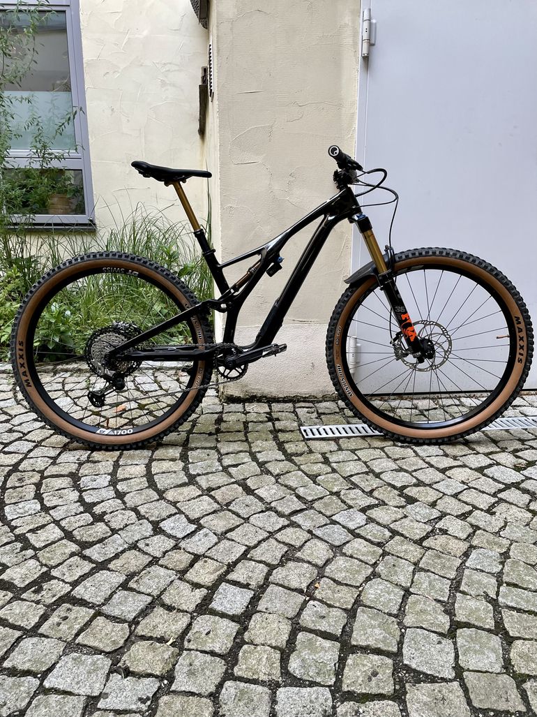 Used Specialized Stumpjumper Comp Carbon 29 2020 Mountainbike — image 1 of 12