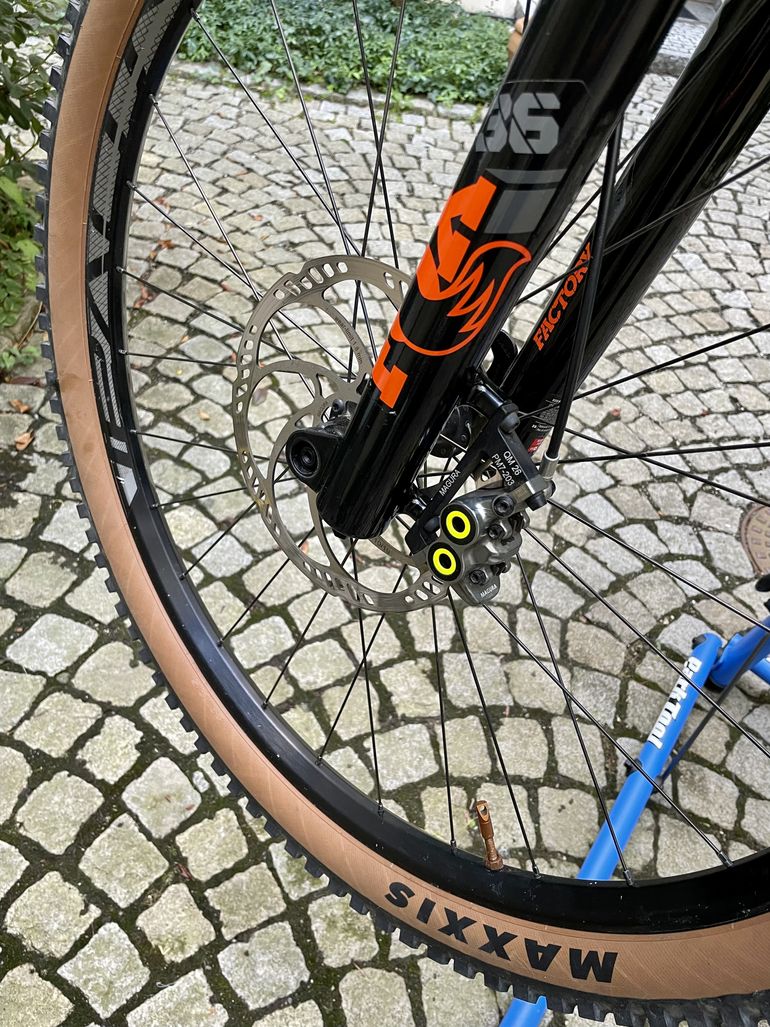 Used Specialized Stumpjumper Comp Carbon 29 2020 Mountainbike — image 10 of 12