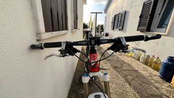 Used Ghost AMR 7500 2011 Mountainbike, Red — image 10 of 12