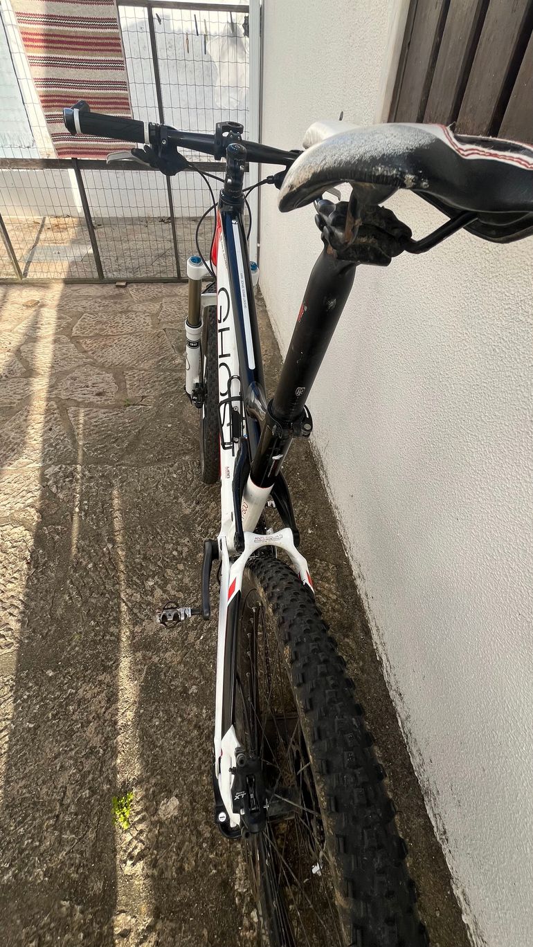 Used Ghost AMR 7500 2011 Mountainbike, Red — image 7 of 12