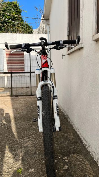 Used Ghost AMR 7500 2011 Mountainbike, Red — image 5 of 12